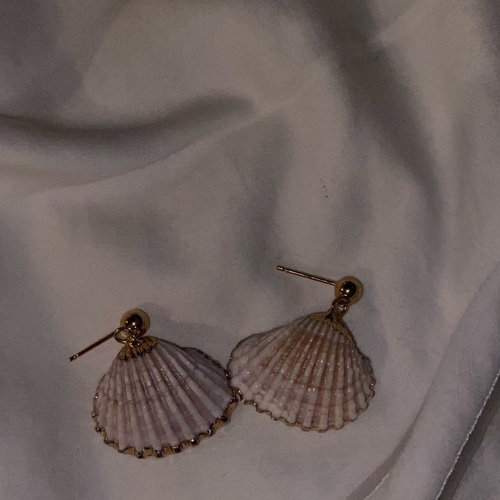 Never worn Shell earrings ๐ธ๐ - Picture 4 of 4